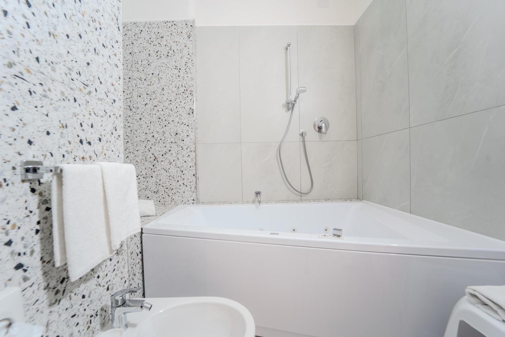 Hotel Donatello Modena Ngoại thất bức ảnh