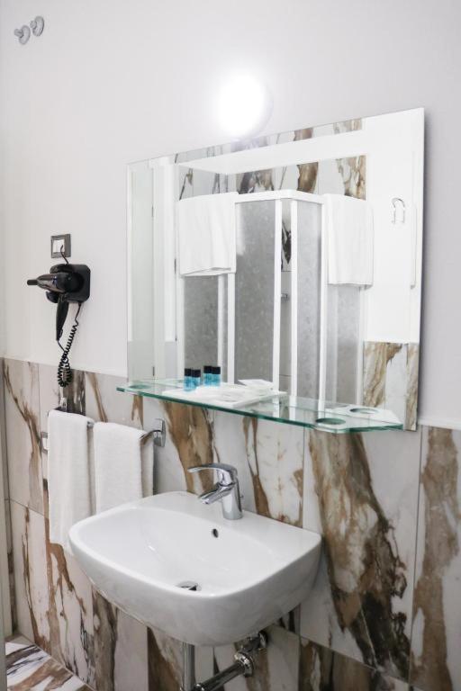 Hotel Donatello Modena Ngoại thất bức ảnh